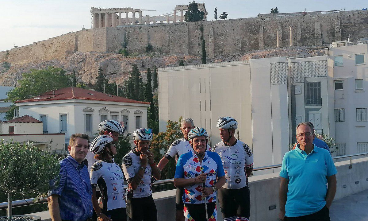 Μάρμαρα του Παρθενώνα: Οι πέντε ποδηλάτες με το σύνθημα «Bring Them Back» έφτασαν στην «Ιθάκη» τους