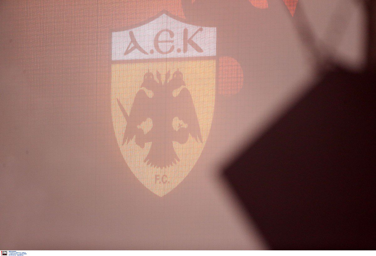 Η εικόνα με το απίστευτο «ντουμάνι» πριν τη σέντρα του αγώνα με τον Ιωνικό, στην OPAP Arena, δεν τιμά την ΑΕΚ και δεν πρέπει να επαναληφθεί.