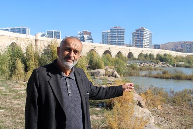 «Ο μακρύτερος ποταμός της Τουρκίας, ονόματι Κιζιλμάρκ» μετατράπηκε σε... λιβάδι, το τοπίο τρόμαξε τους πάντες», αναφέρεται στην Τουρκία.