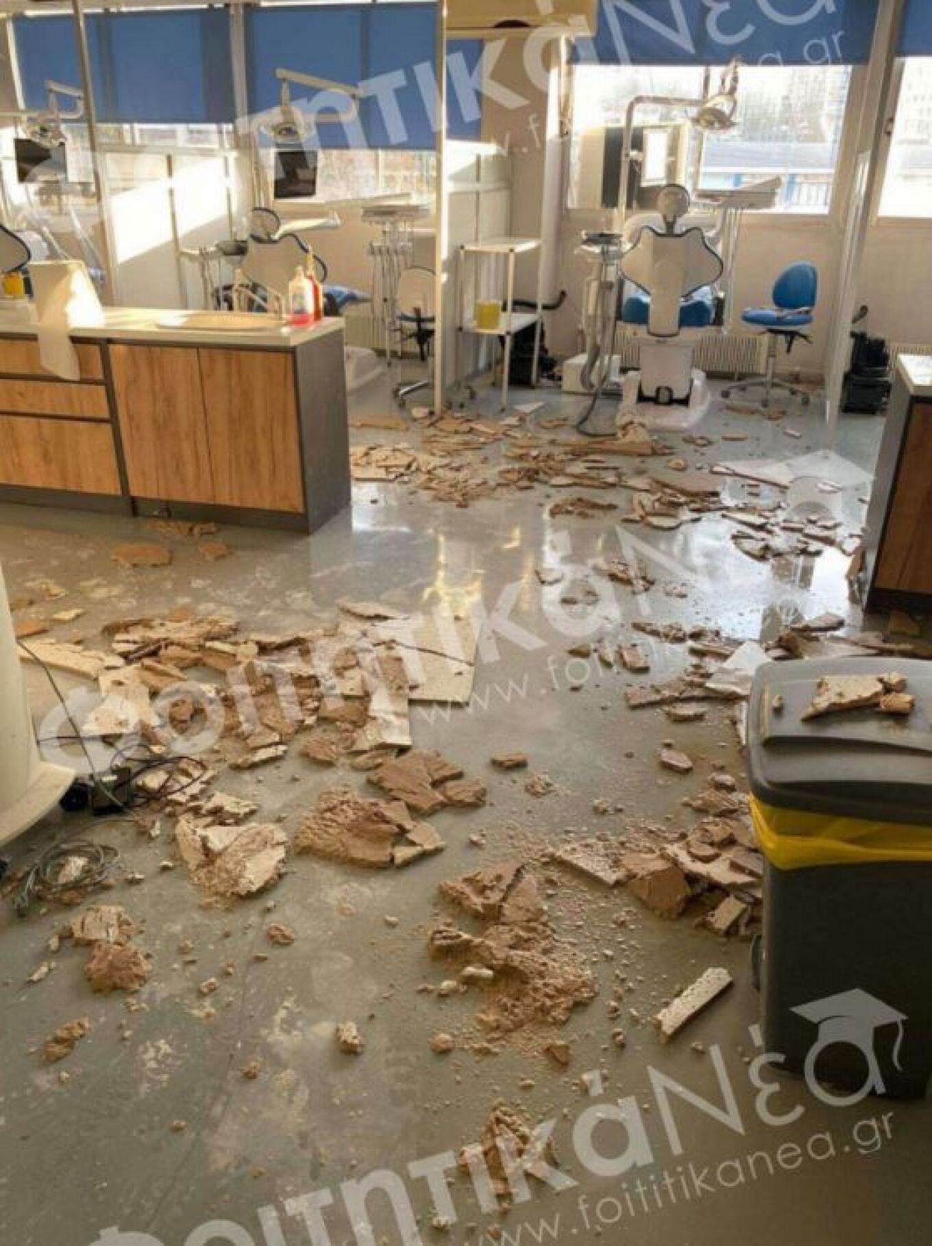 Ρημάζουν στην εγκατάλειψη και τη κακή συντήρηση τα πανεπιστήμια - Τριτοκοσμικές εικόνες στο Αριστοτέλειο Πανεπιστήμιο όπου κατέρρευσε ψευδοροφή.
