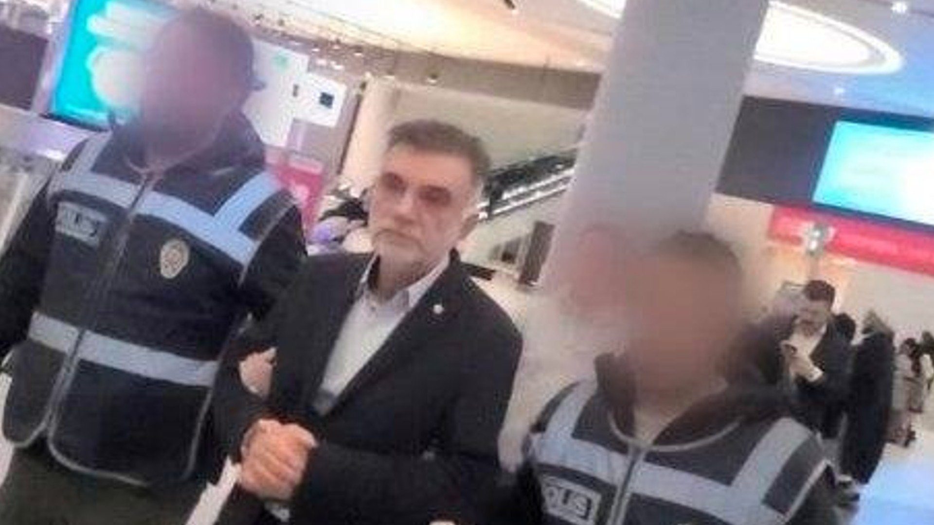 Σεισμός Τουρκία: Άρχισαν οι συλλήψεις Τούρκων εργολάβων; - Προσπαθούσε να διαφύγει 
