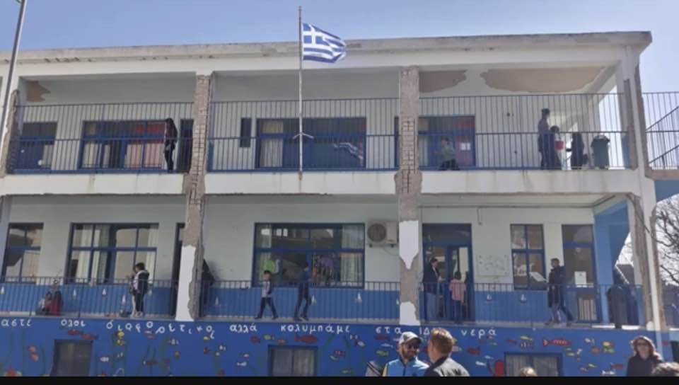 Αδιάφορη η πολιτεία για την ασφάλεια των παιδιών - Σοκάρουν οι φωτογραφίες από ετοιμόρροπο σχολείο της Χίου - Για νέα Τέμπη προειδοποιεί ο Α. Τσελέντης σε περίπτωση σεισμού!