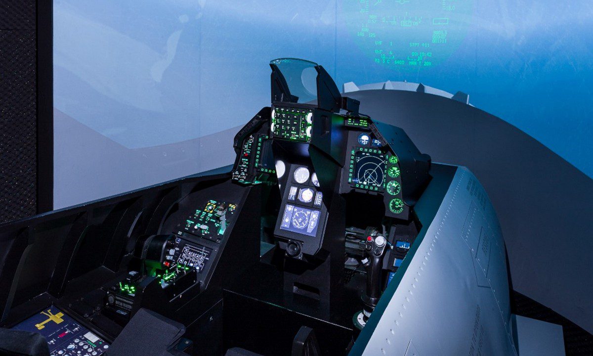 Γίνε για λίγο ο πιλότος ενός Airbus 320 ή ενός F-16