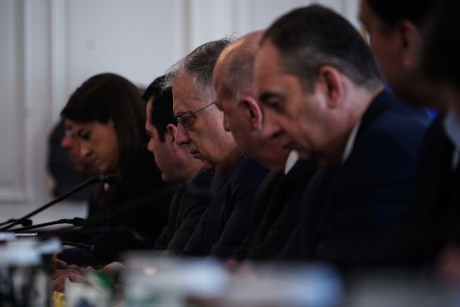 Οι επικοινωνιολόγοι επέβαλαν «πένθος» στο υπουργικό συμβούλιο - Όλοι έδειχναν σκυθρωποί και θλιμμένοι, ενώ δεν παύουν να προκαλούν τον λαό.