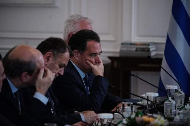 Οι επικοινωνιολόγοι επέβαλαν «πένθος» στο υπουργικό συμβούλιο - Όλοι έδειχναν σκυθρωποί και θλιμμένοι, ενώ δεν παύουν να προκαλούν τον λαό.