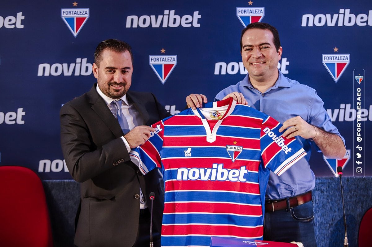 Χριστόφορος Μποζατζίδης, Chief Marketing Officer, novibet (αριστερά) και Marcelo Paz, Πρόεδρος, Fortaleza Esporte Clube (δεξιά