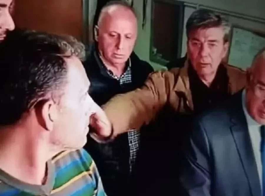 Οργή προκάλεσαν τα στημένα ρεπορτάζ στο τρένο... Γεραπετρίτη, με παρατρεχάμενους της ΝΔ να επιστρατεύονται για να ξεπλύνουν τη κυβέρνηση.