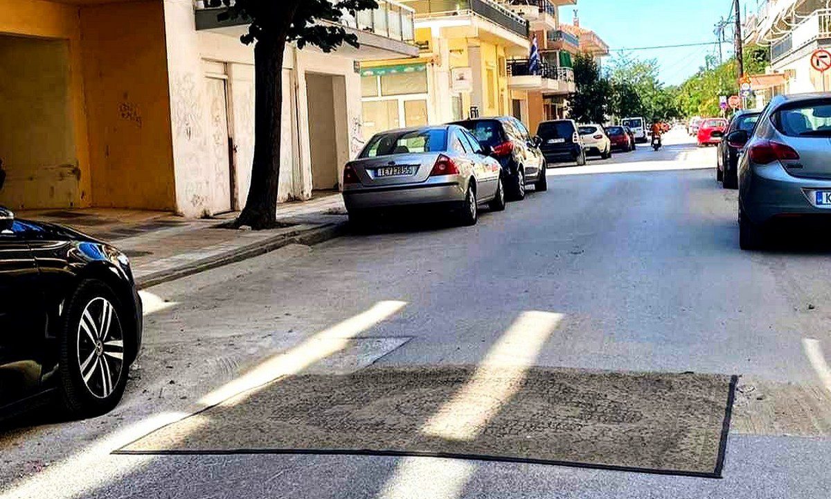 Αλεξανδρούπολη: Επέστρεψε το χαλί πάνω σε λακούβα που έγινε viral! (pic)