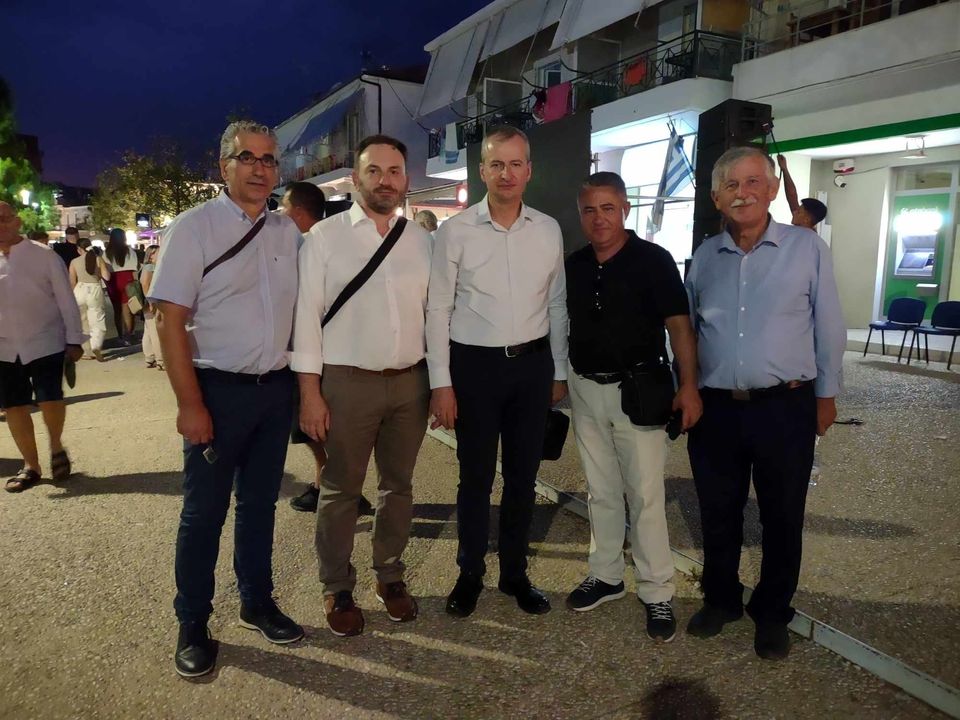 Η αντιπροσωπία της ΝΙΚΗΣ στη συγκέντρωση διαμαρτυρίας υπέρ του Φρέντυ Μπελέρη.
