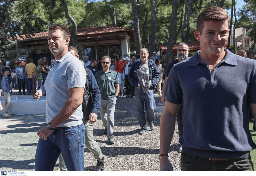 Στο δεξί χέρι του Τάιλερ φαίνεται καθαρά το ίδιο βραχιολάκι με τον Στέφανο Κασσελάκη...