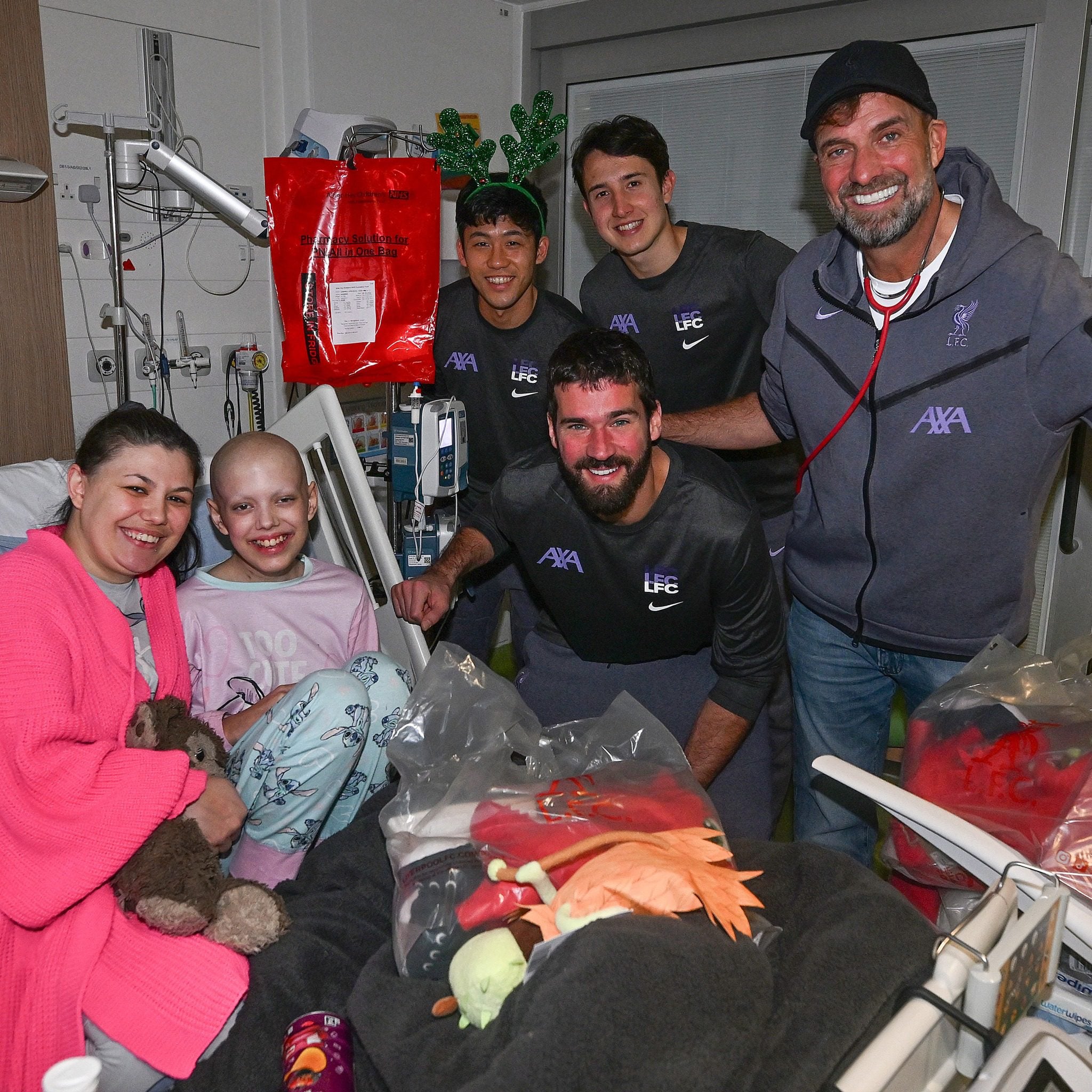 Η Λίβερπουλ επισκέφθηκε το Alder Hey Children Hospital εκεί όπου μικροί ήρωες δίνουν τη μάχη τους καθημερινά.