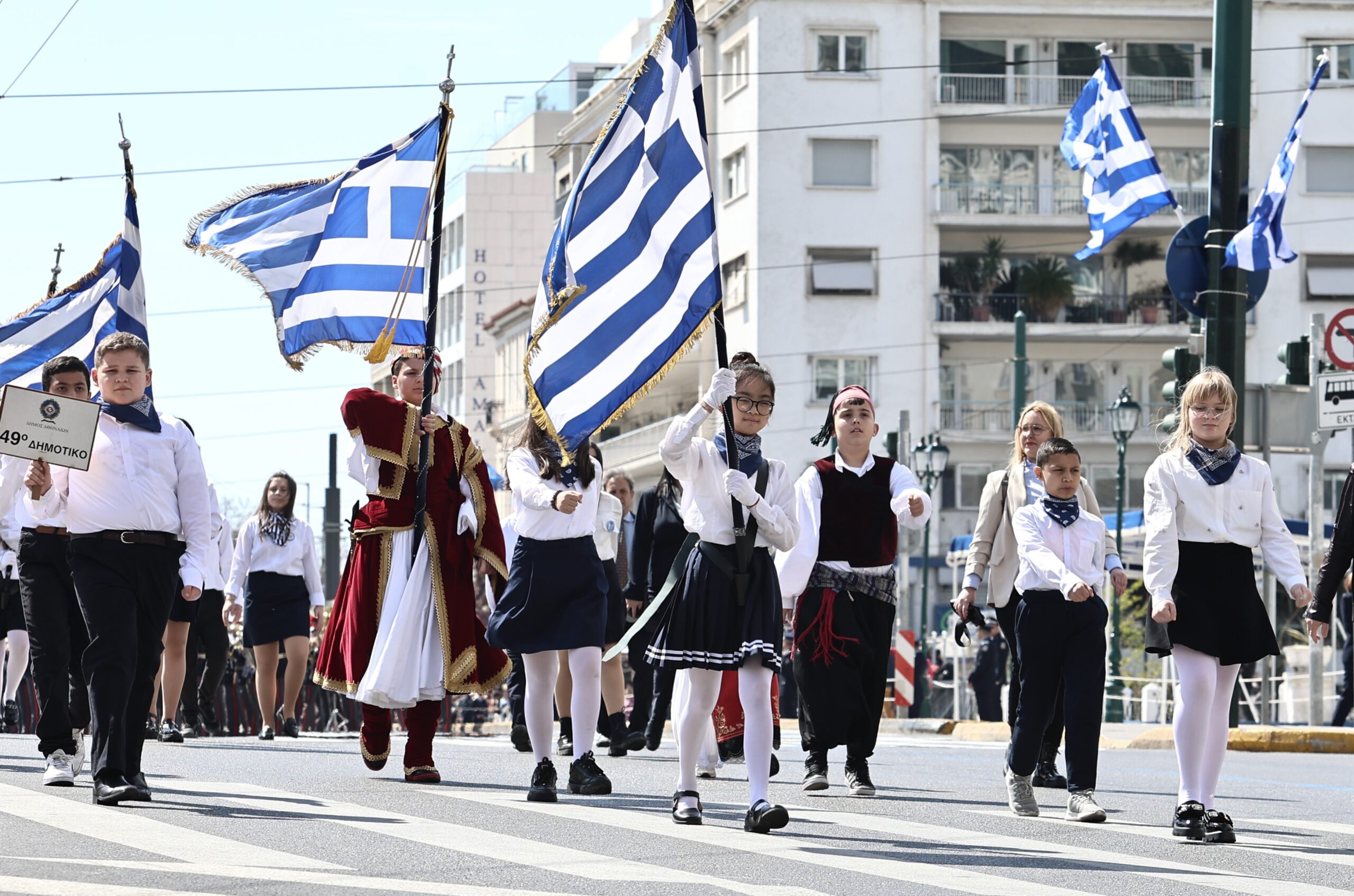 25η Μαρτίου: Φωτογραφικά κλικς από τη μαθητική παρέλαση στο Ζάππειο