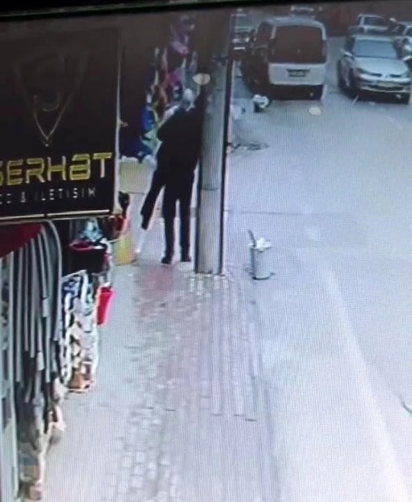 Παρενόχλησε... σεξουαλικά κούκλα σε βιτρίνα