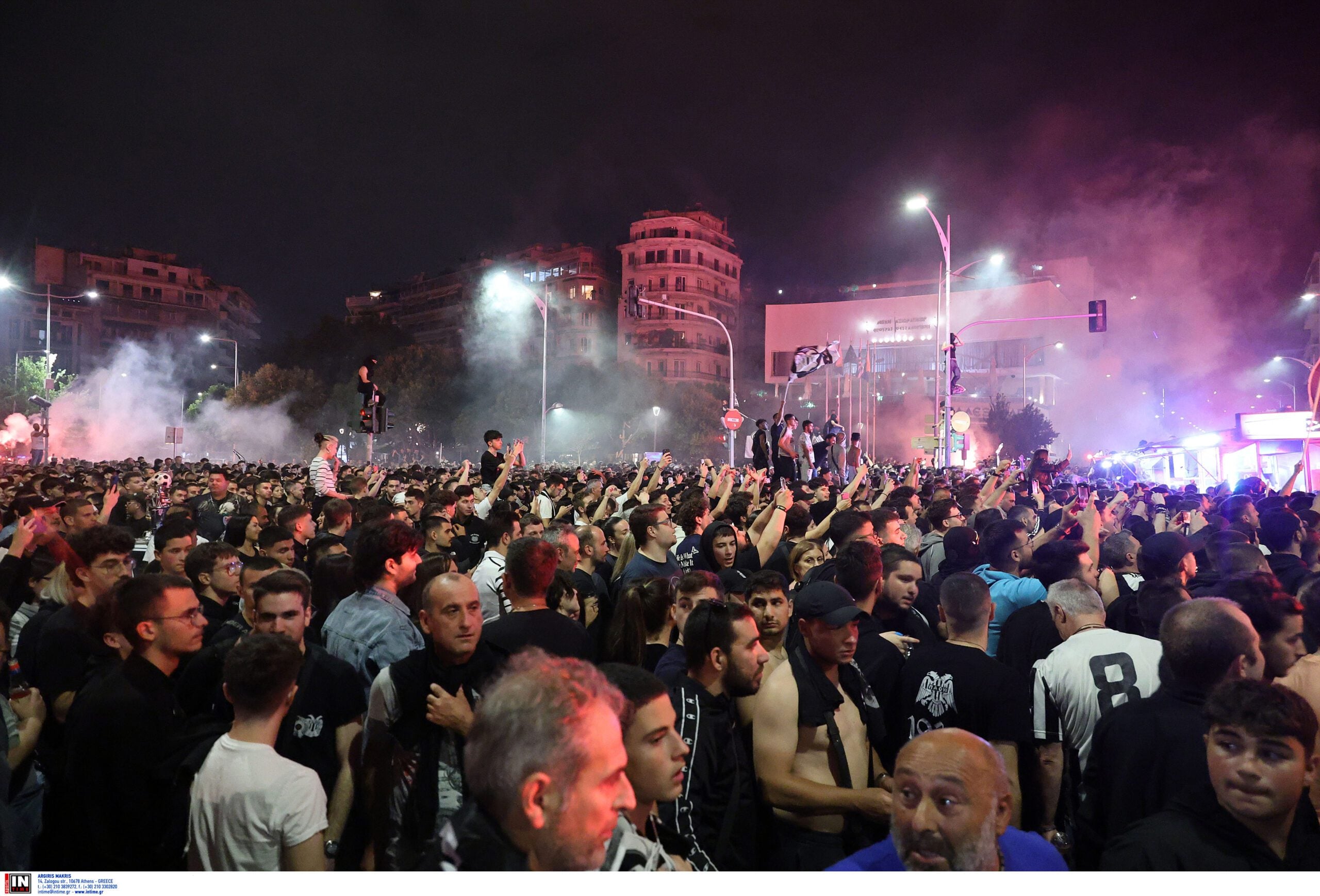 «Κάηκε» η Θεσσαλονίκη για τον πρωταθλητή ΠΑΟΚ - Πάρτι μέχρι το πρωί στο Λευκό Πύργο (pics &amp;vids)