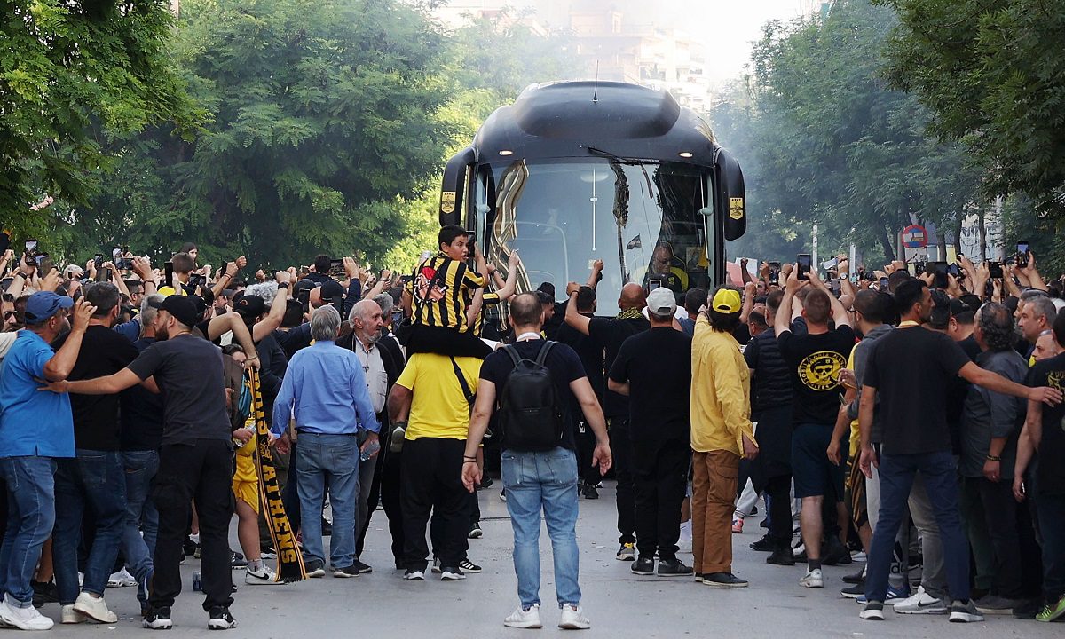 Άρης-ΠΑΟΚ: «Βράζει» το κατάμεστο Κλεάνθης Βικελίδης-Έντονες αποδοκιμασίες κατά την είσοδο του δικεφάλου στον αγωνιστικό χώρο.