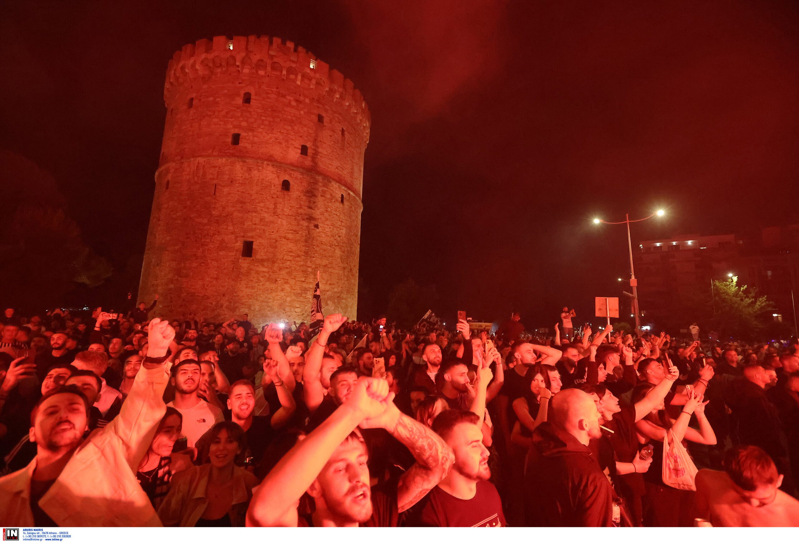 «Κάηκε» η Θεσσαλονίκη για τον πρωταθλητή ΠΑΟΚ - Πάρτι μέχρι το πρωί στο Λευκό Πύργο (pics &amp;vids)