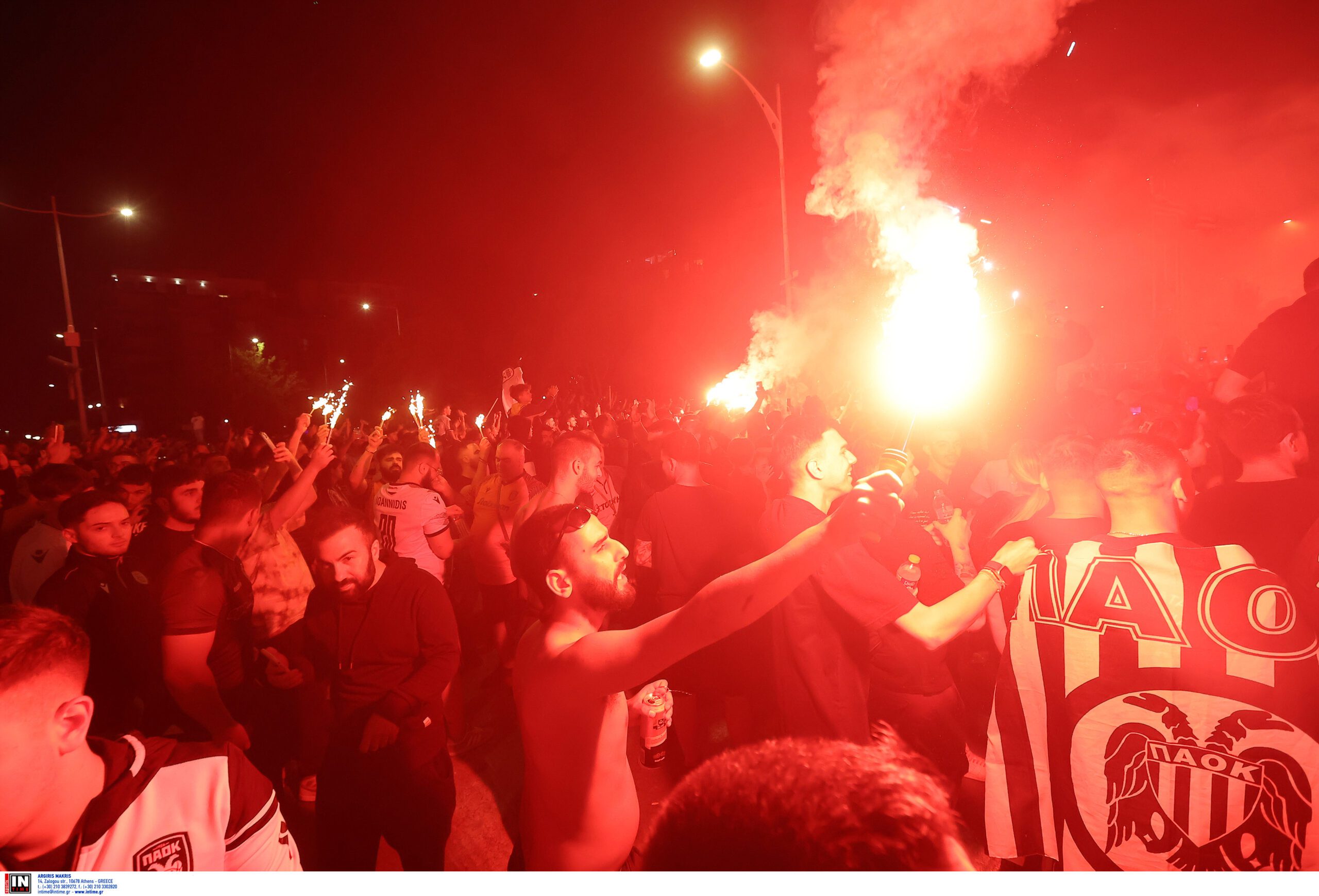 «Κάηκε» η Θεσσαλονίκη για τον πρωταθλητή ΠΑΟΚ - Πάρτι μέχρι το πρωί στο Λευκό Πύργο (pics &amp;vids)