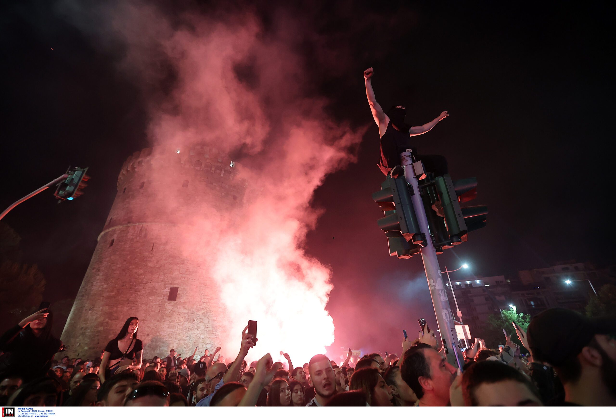 «Κάηκε» η Θεσσαλονίκη για τον πρωταθλητή ΠΑΟΚ - Πάρτι μέχρι το πρωί στο Λευκό Πύργο (pics &amp;vids)