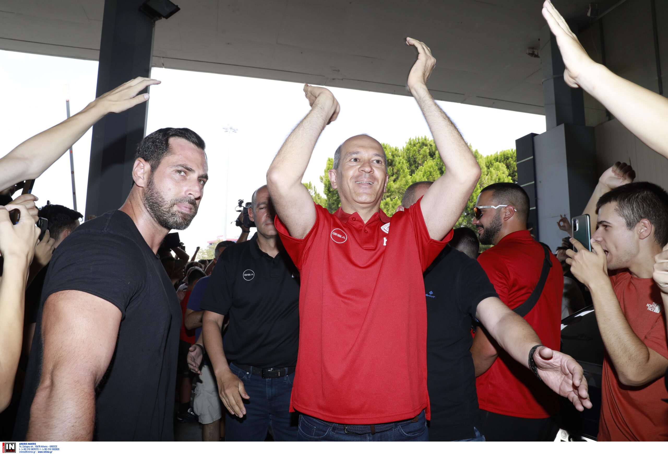 Σάσα Βεζένκοφ: Δείτε φωτογραφίες από την αποθεωτική υποδοχή στο ΣΕΦ