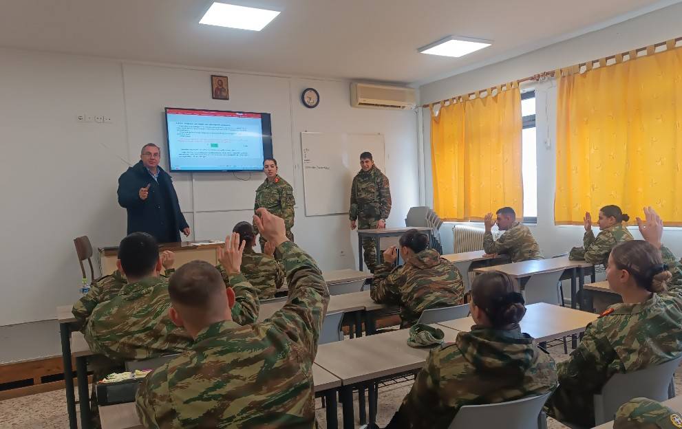 Σε τροχιά Νέων Τεχνολογιών οι Ένοπλες Δυνάμεις Και Η Σχολή Μονίμων Υπαξιωματικών (ΣΜΥ). Απογειώνονται με τον καθηγητή Μάριο Παπαευσταθίου.