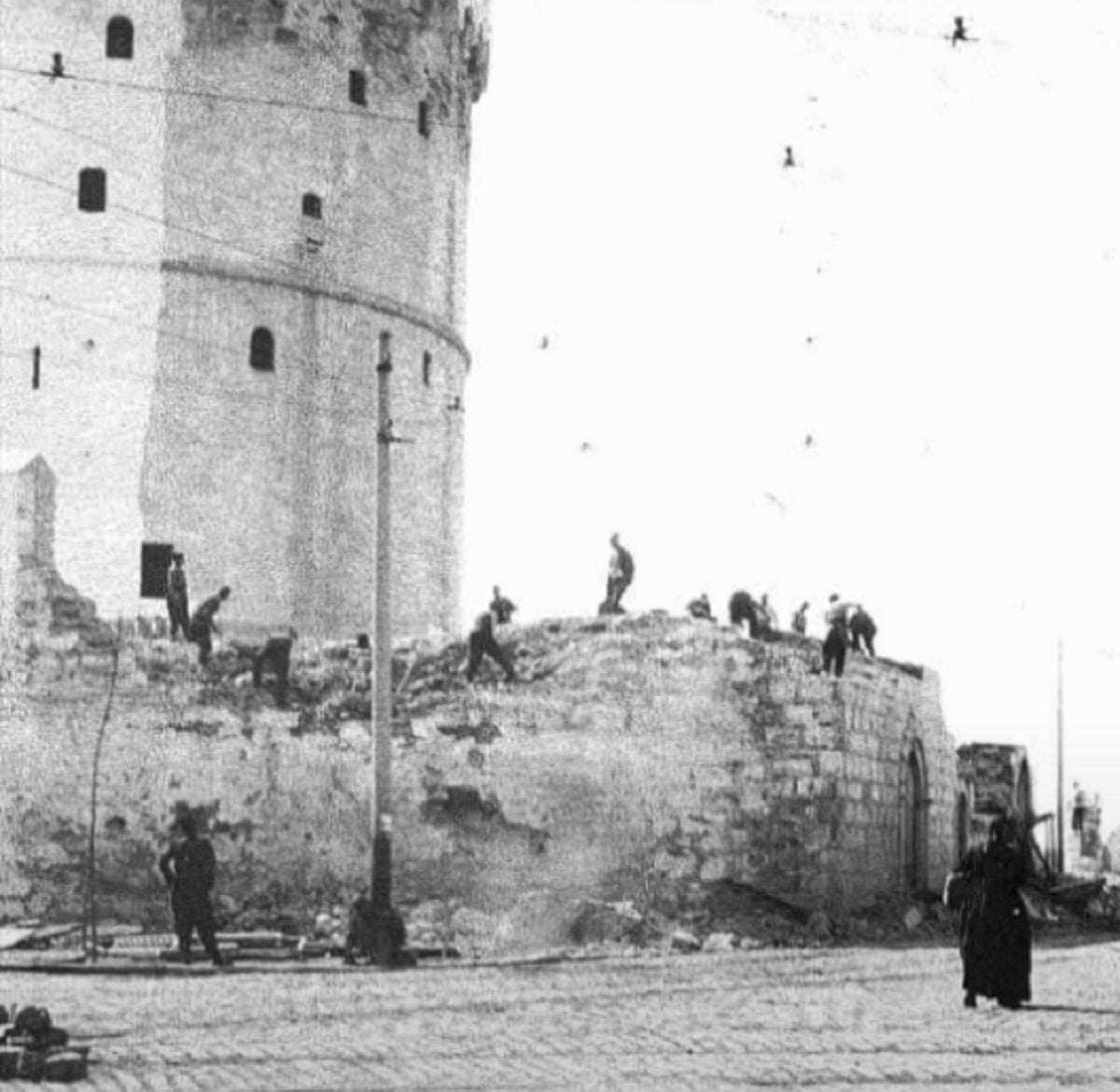 Γιατί οι Τούρκοι το 1911 έριξαν το τείχος γύρω από τον Λευκό Πύργο