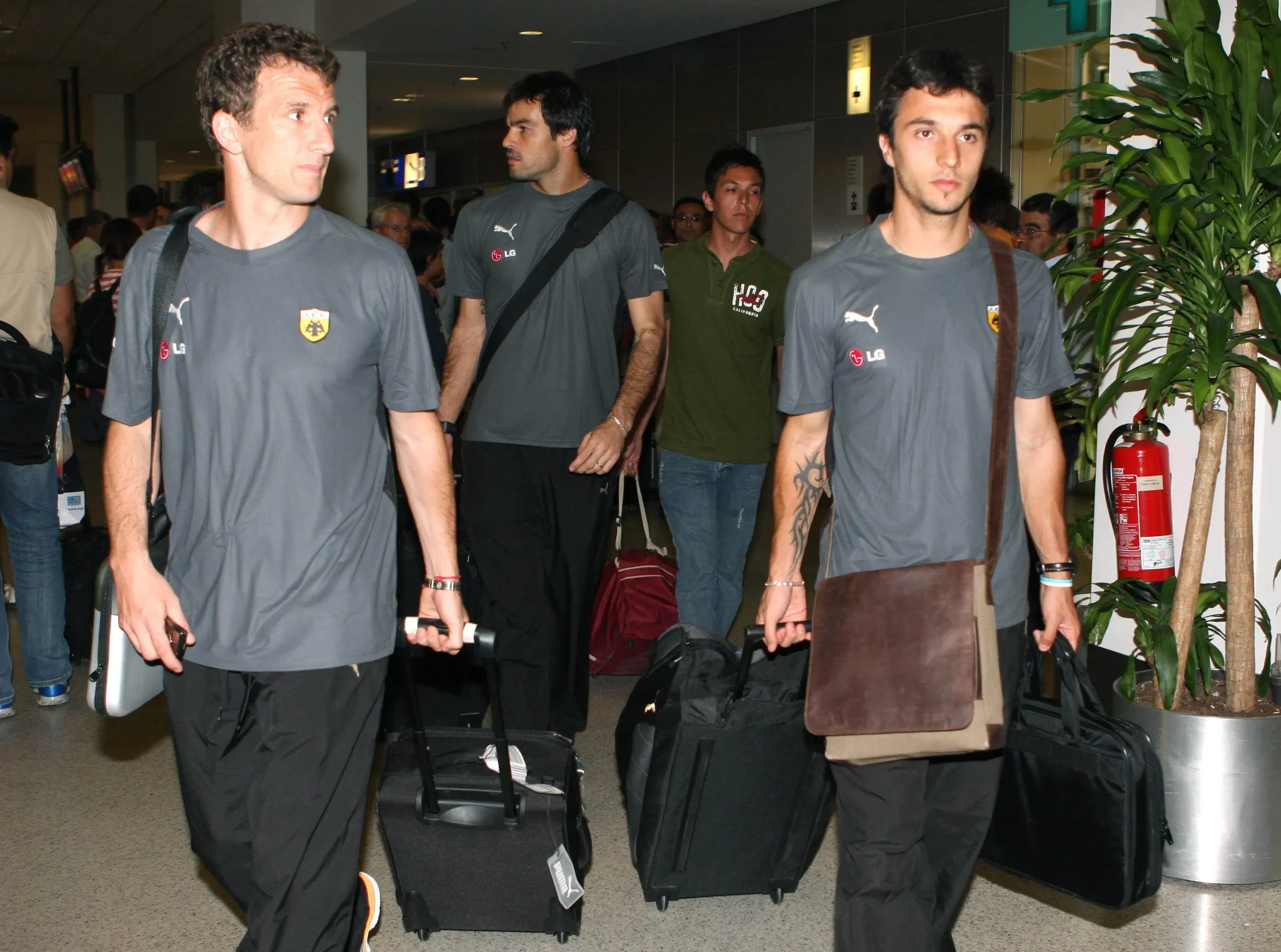 arouamparena rodolfo aek boka juniors